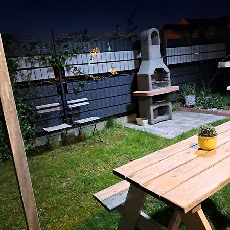 Maly Apartamencik Teo レバル エクステリア 写真